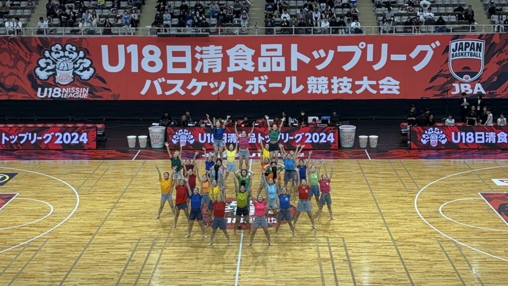 ダンス部が東総合スポーツセンターで踊りました。